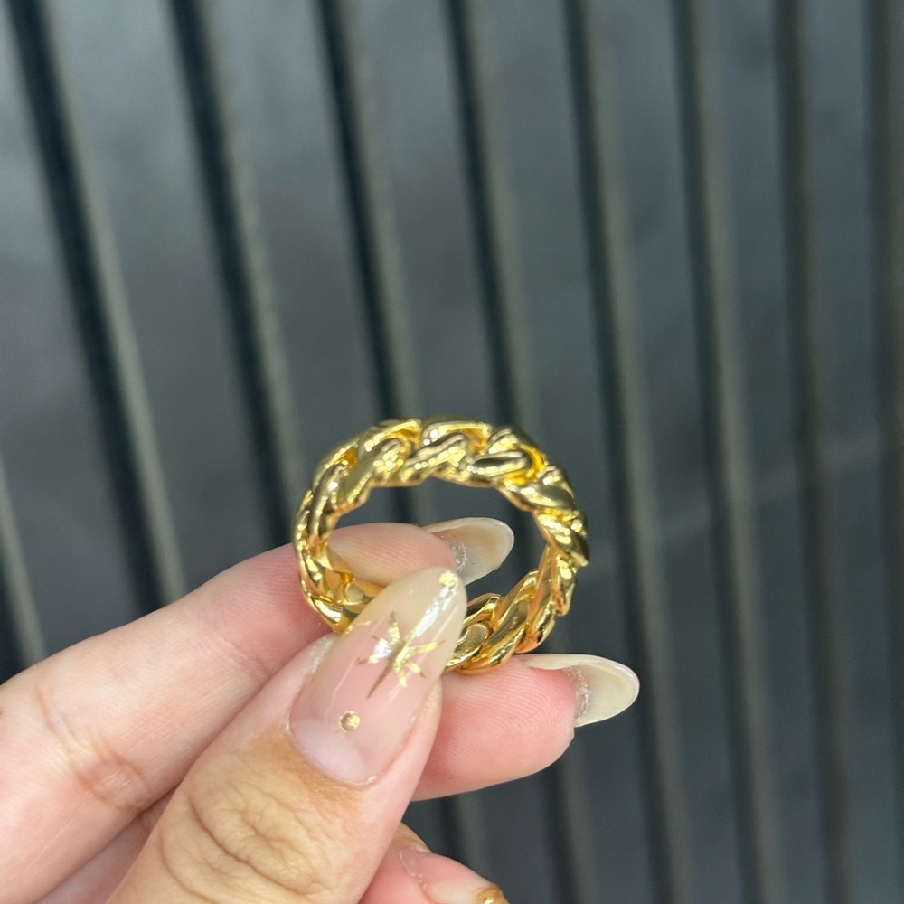 Elegant  Yellow Gold Ring